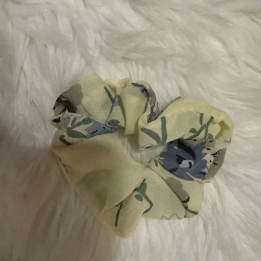 Bundle (6)  Scrunchie  ISC8133 - WOMEN'S  Handmade NWT Boutique